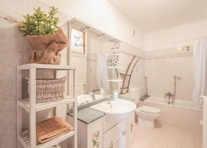 Casa Rosa Di Luisa * 메나지오